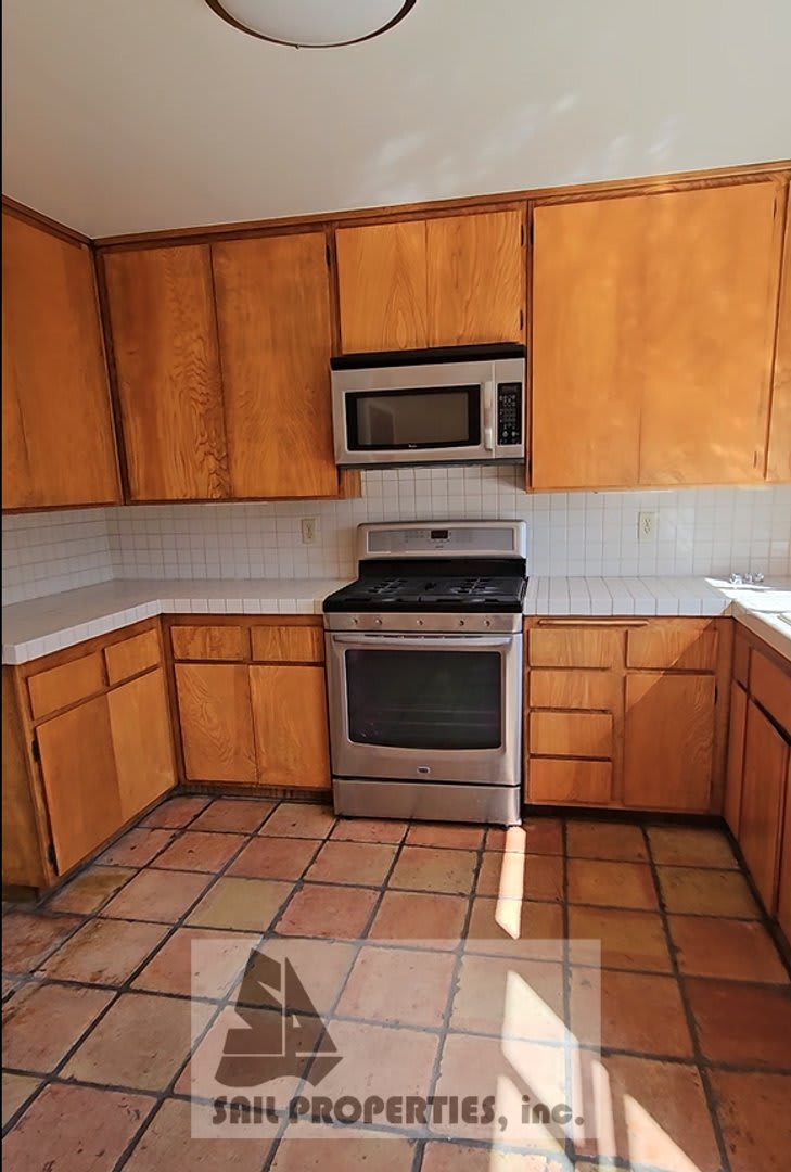 Charming 3-Bedroom Home in Fountain Valley close to Mile Square Park – photo 4