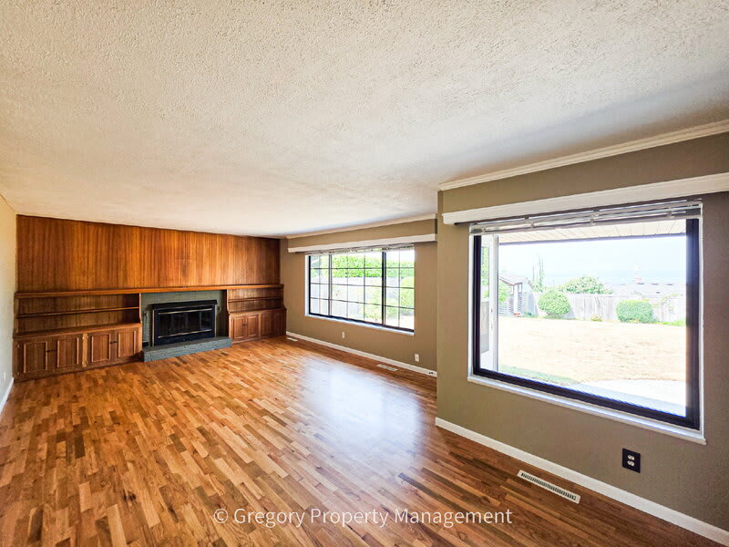1715 Holbrook Ave – photo 5
