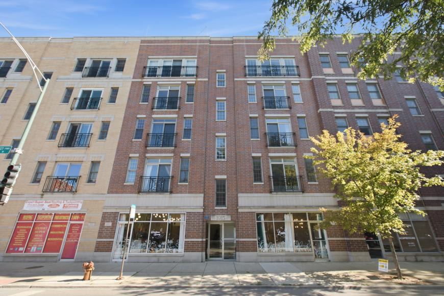 1915 W Diversey Parkway – photo 1