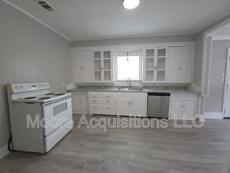 1108 West Center Street – photo 2