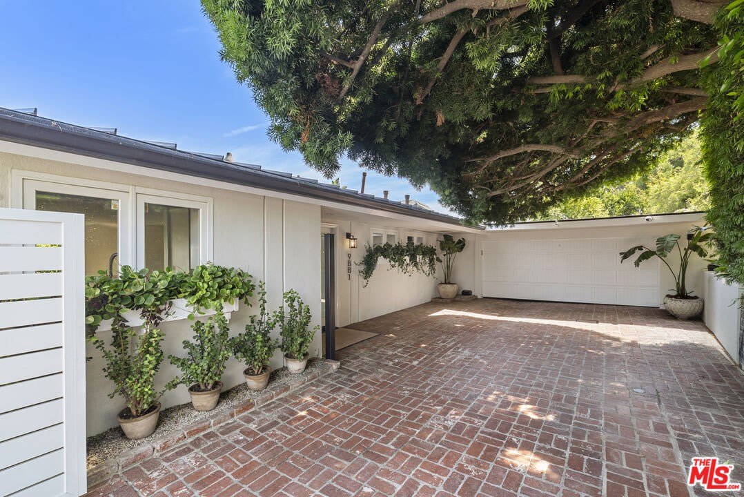 9881 Beverly Grove Dr – photo 3