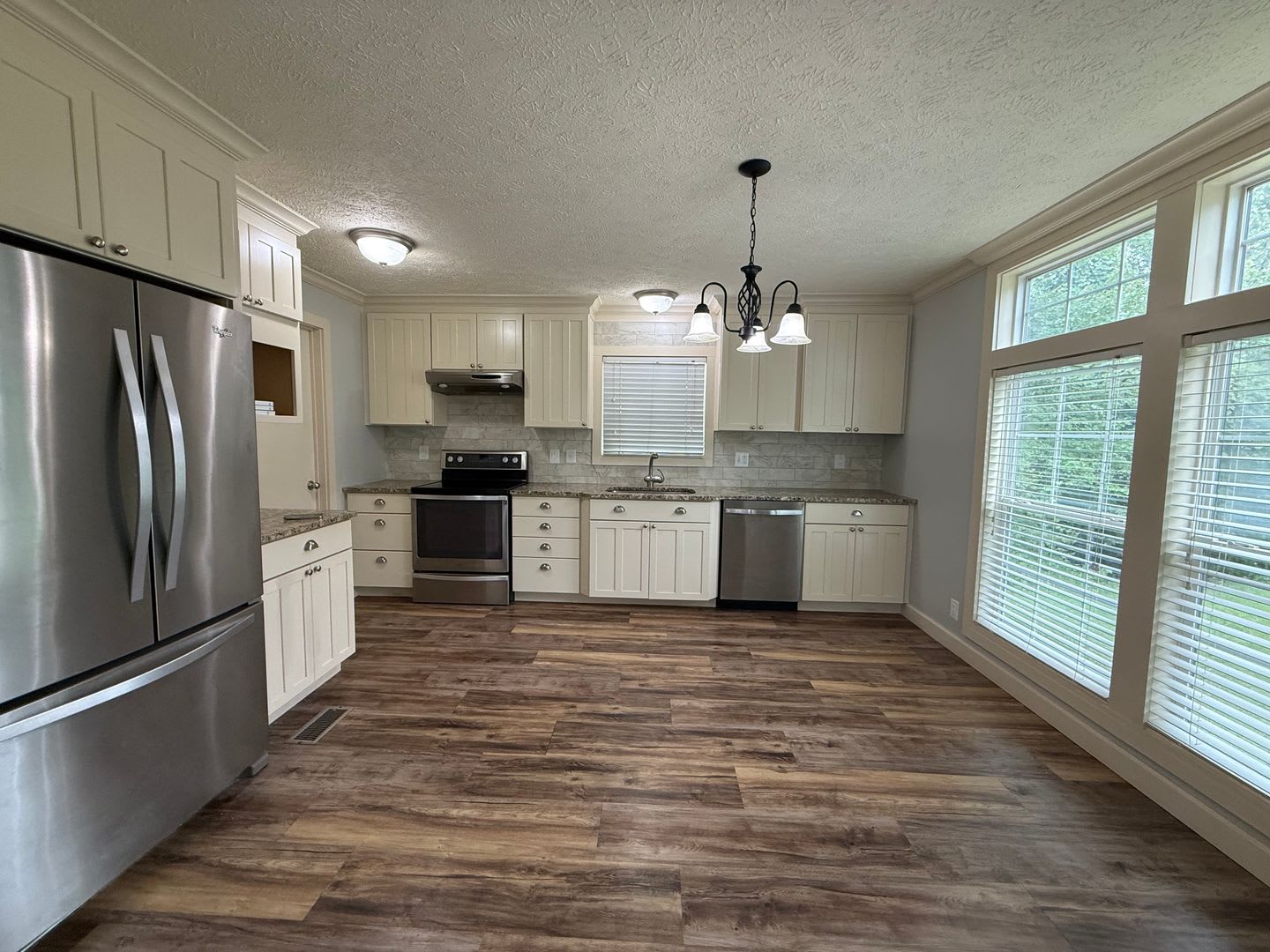 One Level House Off Fort Avenue – photo 3