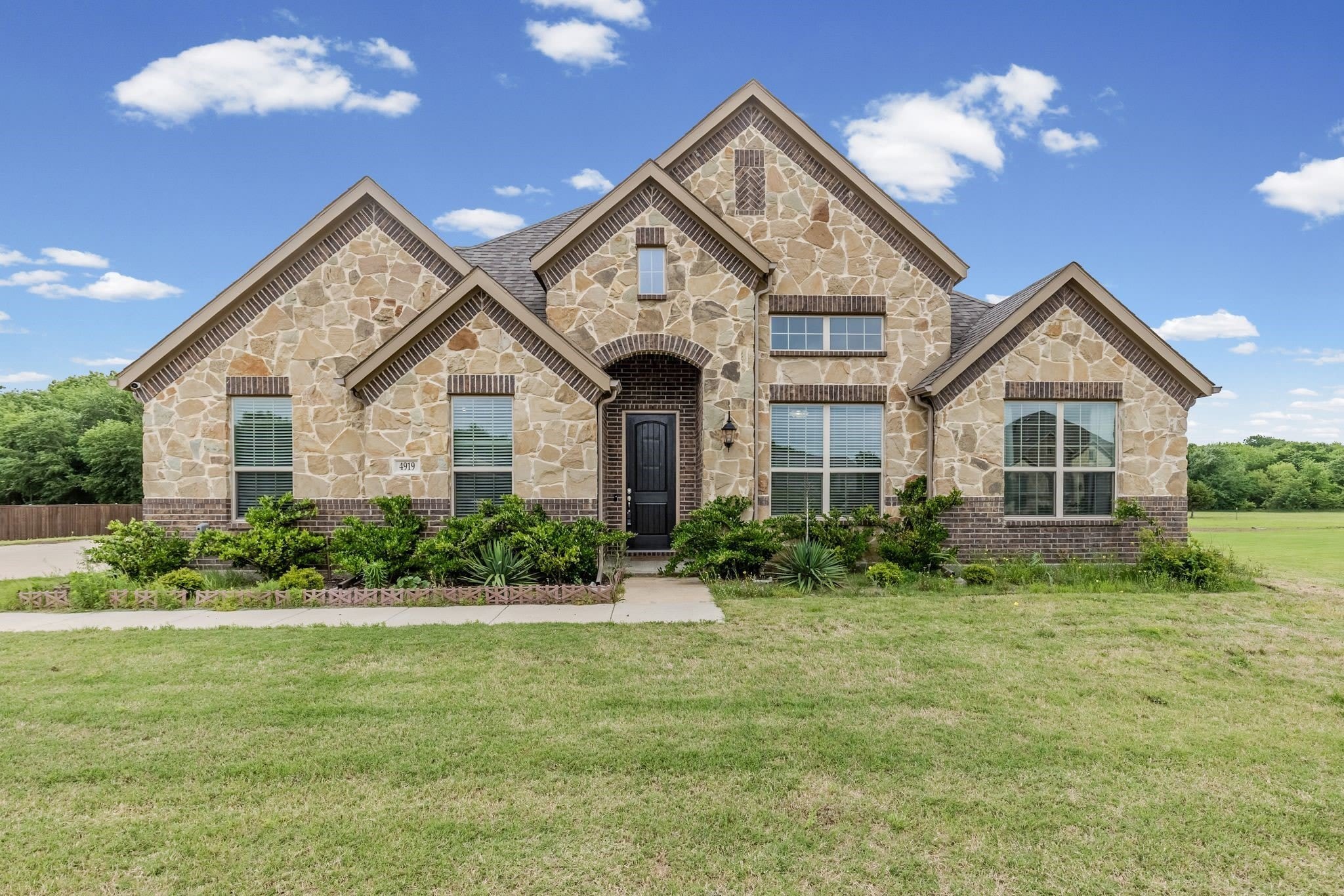 4919 Elizabeth Way – photo 2