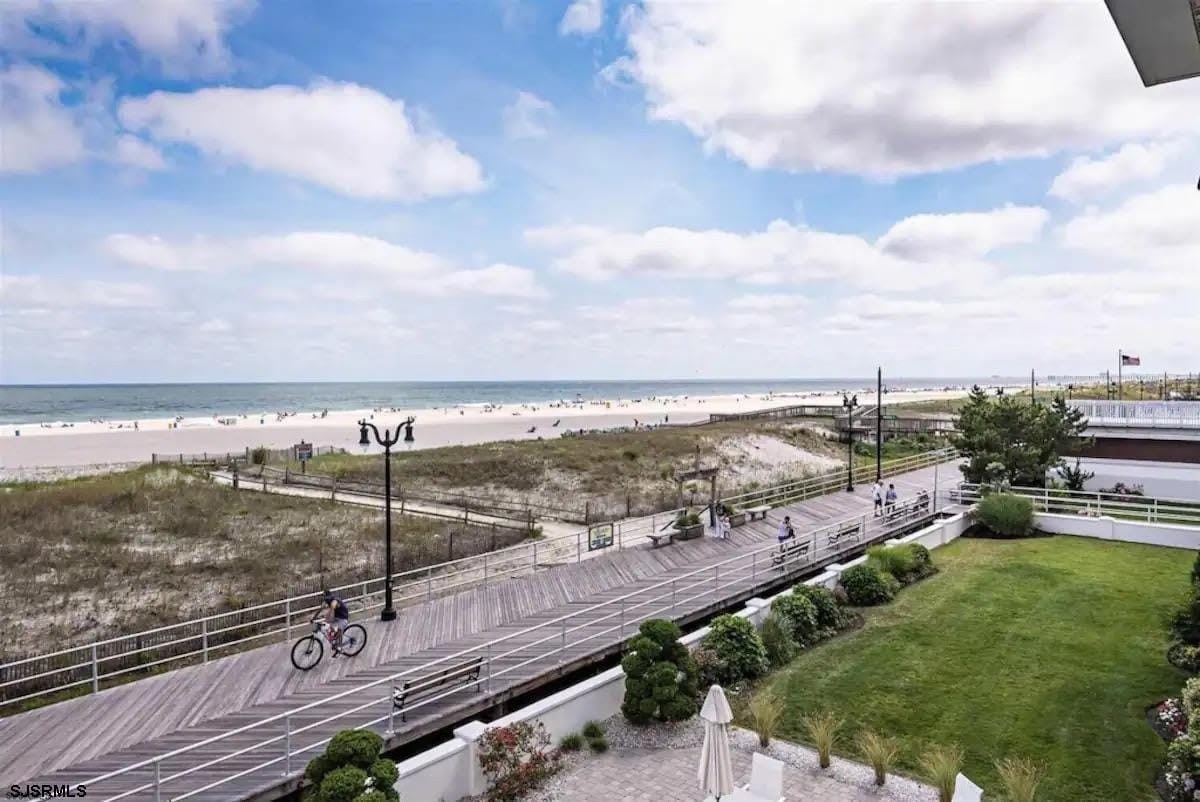 4501 Boardwalk – photo 2