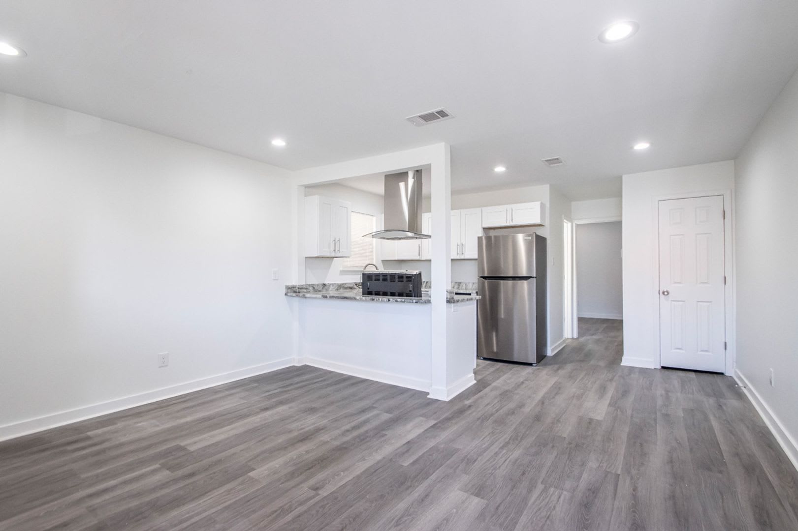 201 N Pierce St – photo 5