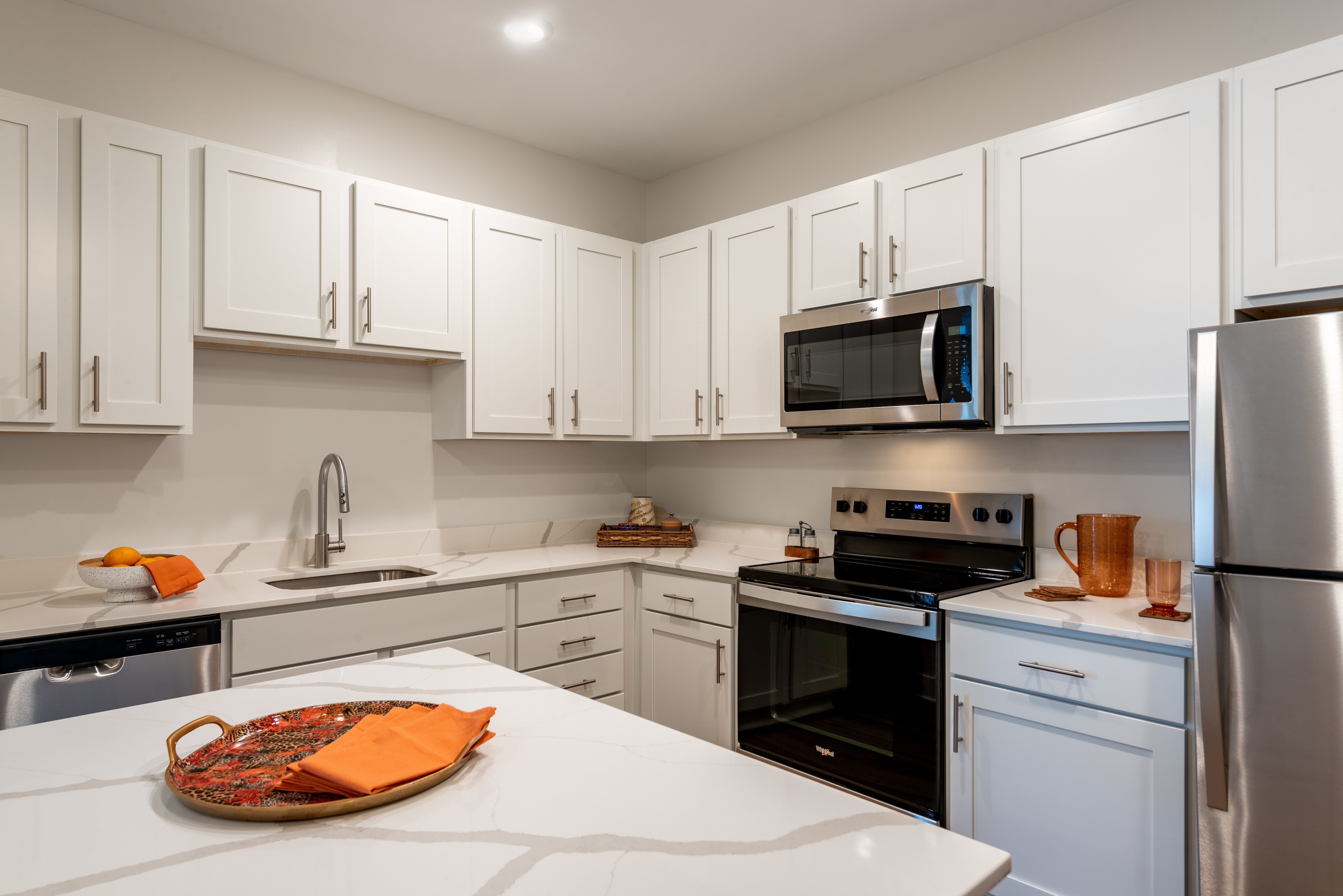 Addison Row – photo 3