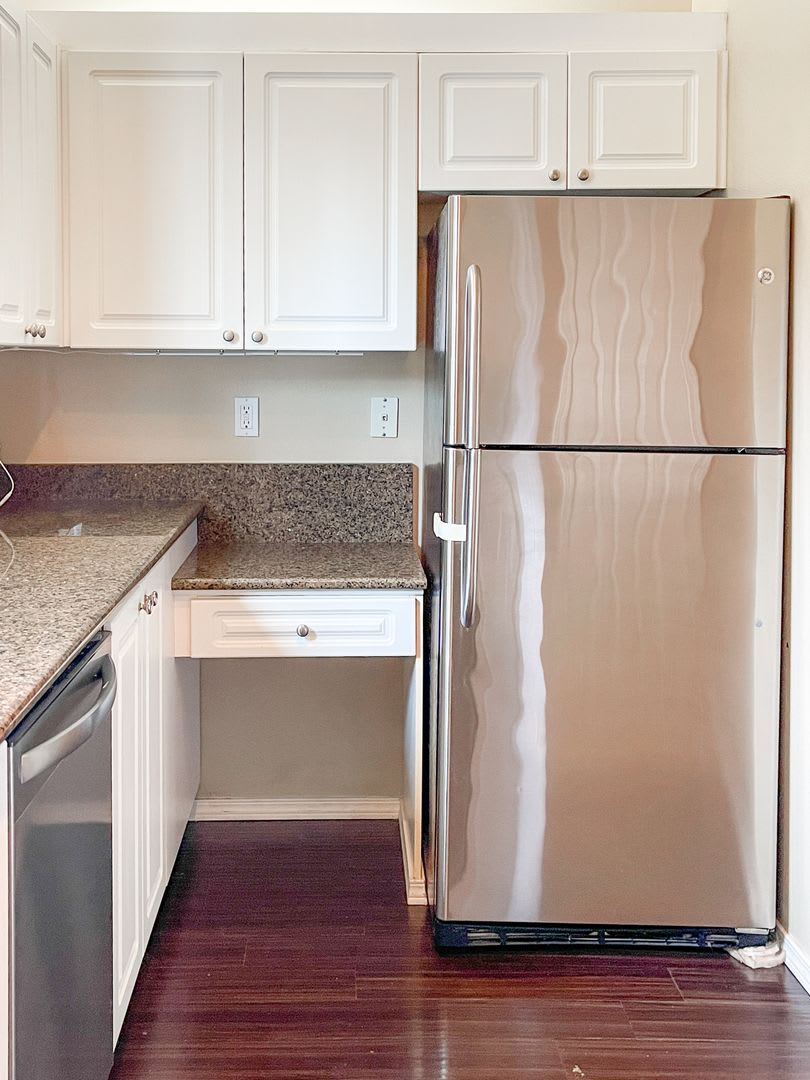 Lynnwood 3 Bedroom Townhome with Garage & Pool – photo 5