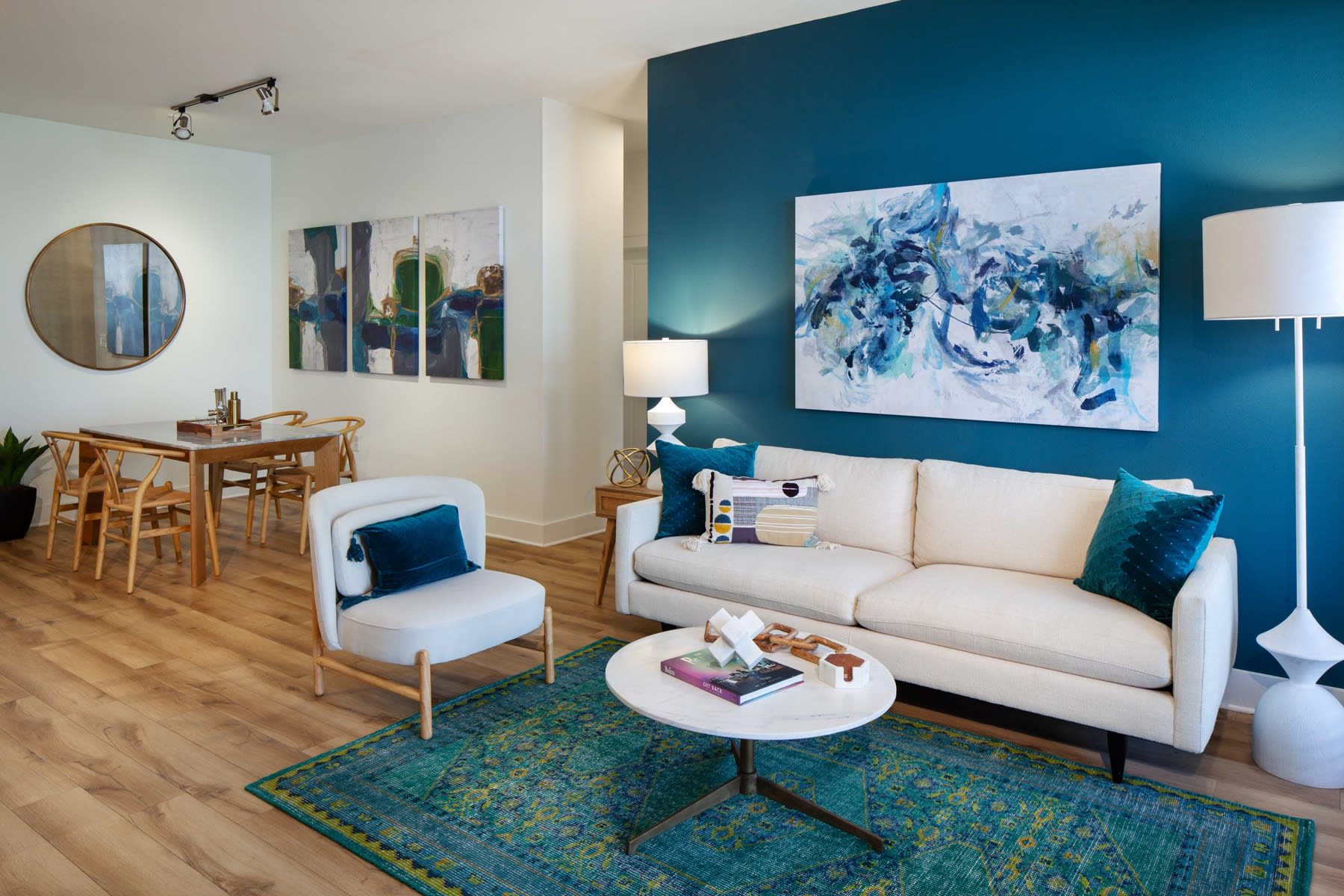 2125 Yale Apartments – photo 3
