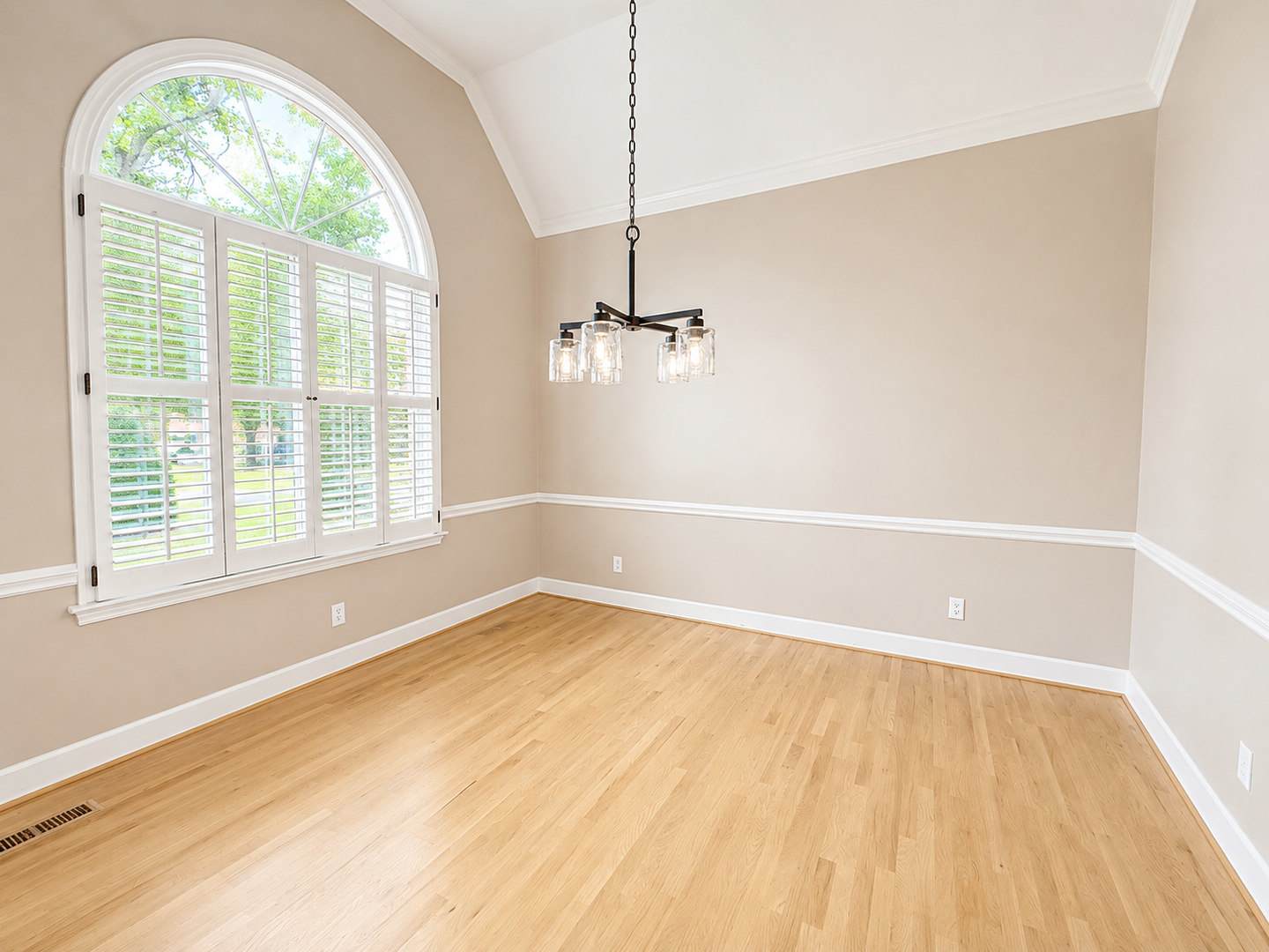 Beautiful Home in the Heart of Greenville – photo 5