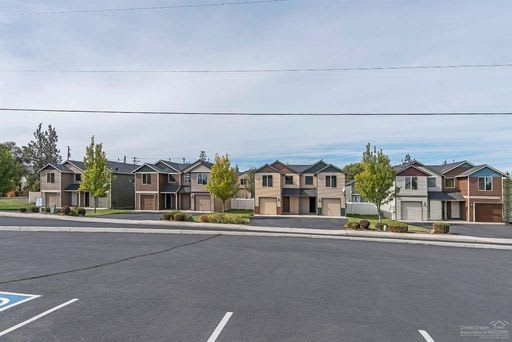 Redmond Townhome – photo 1