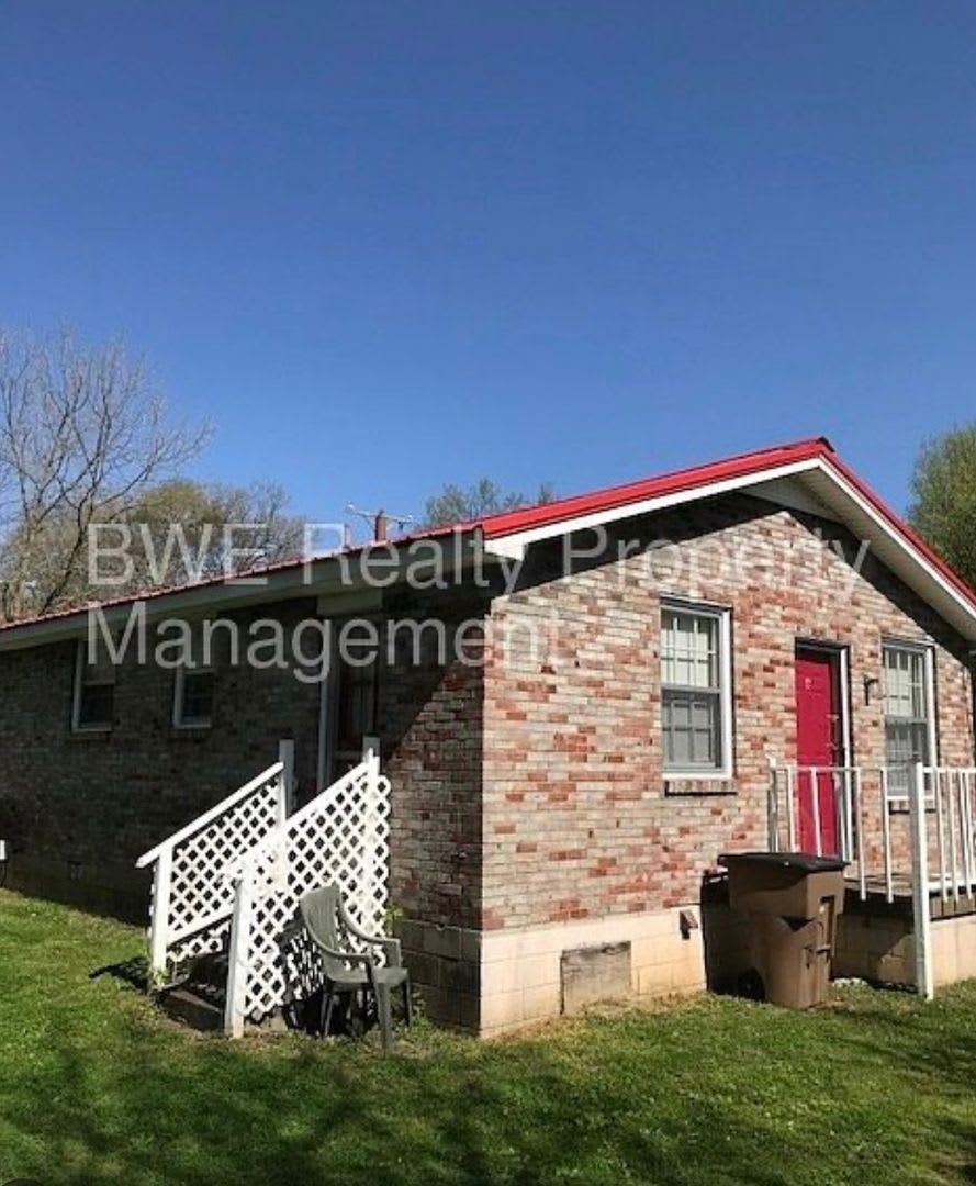 1018 Curdwood Blvd – photo 1