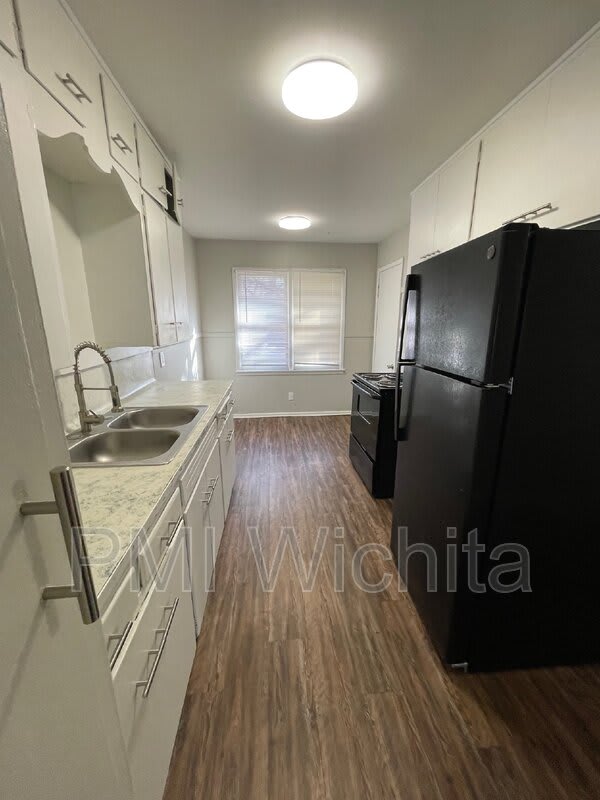 2304 S Broadview St – photo 5