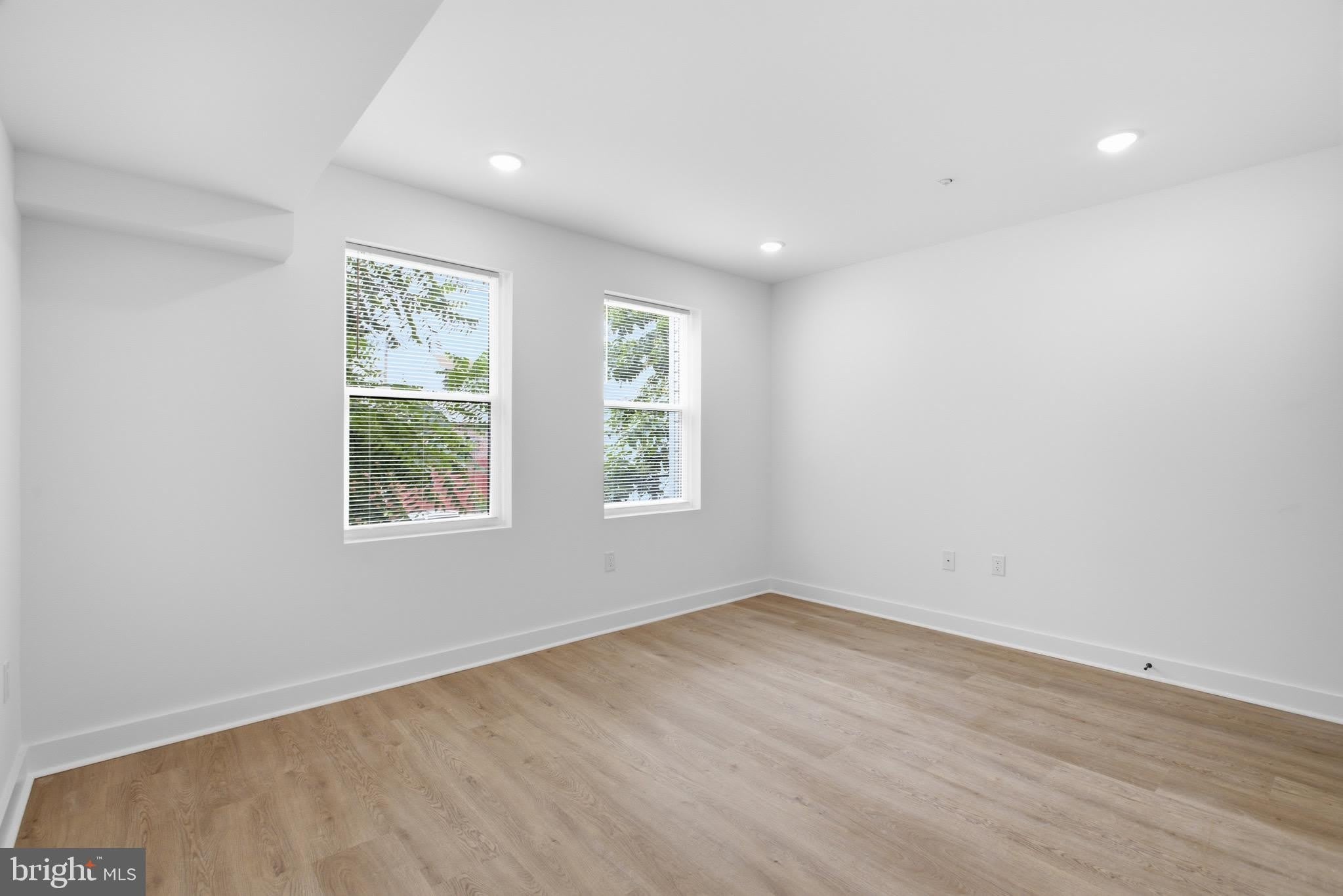 2216 N FRANKLIN Street – photo 5
