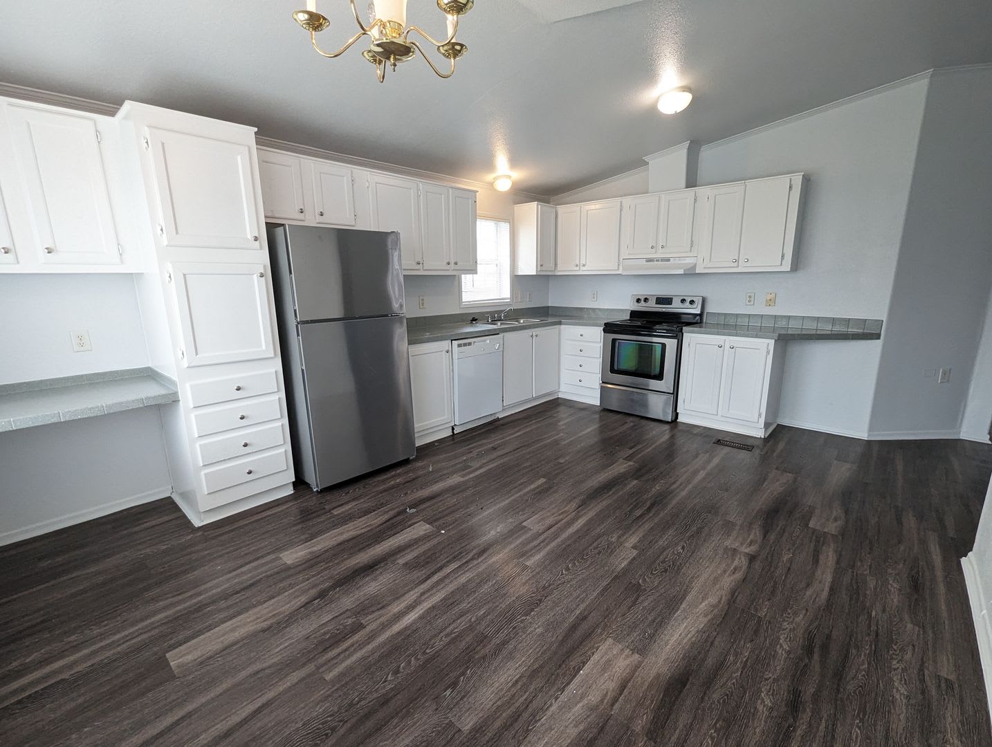 Great Southeast Austin Location! 3 Bed / 2 Bath with Private Back Yard – photo 3