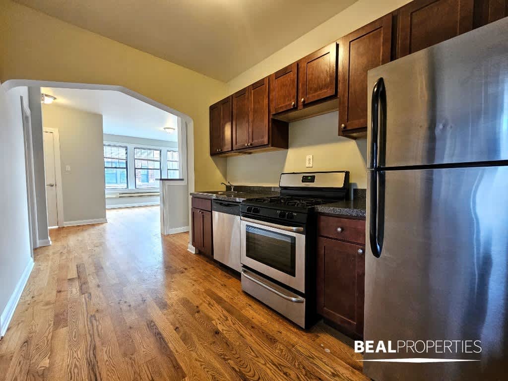 4419 N Wolcott Ave – photo 4