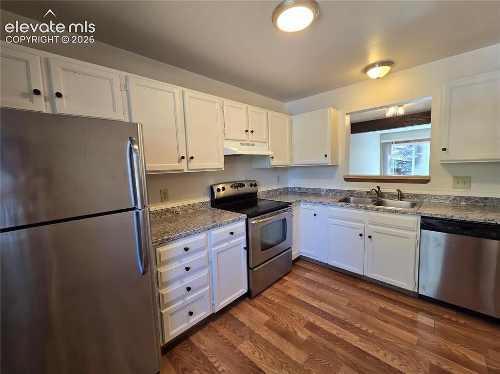 570 Manor Court – photo 2
