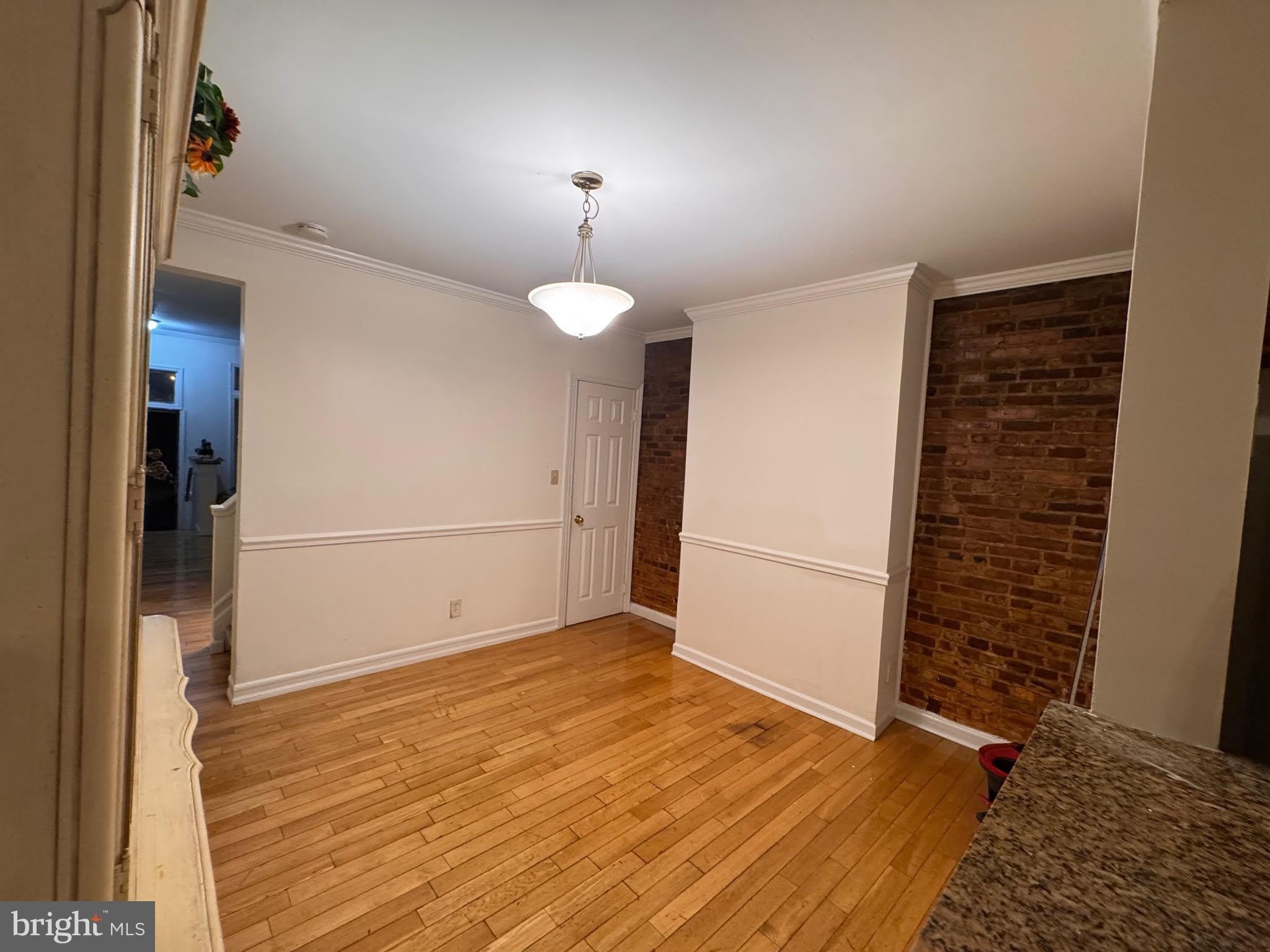 1009 W FAYETTE Street – photo 2