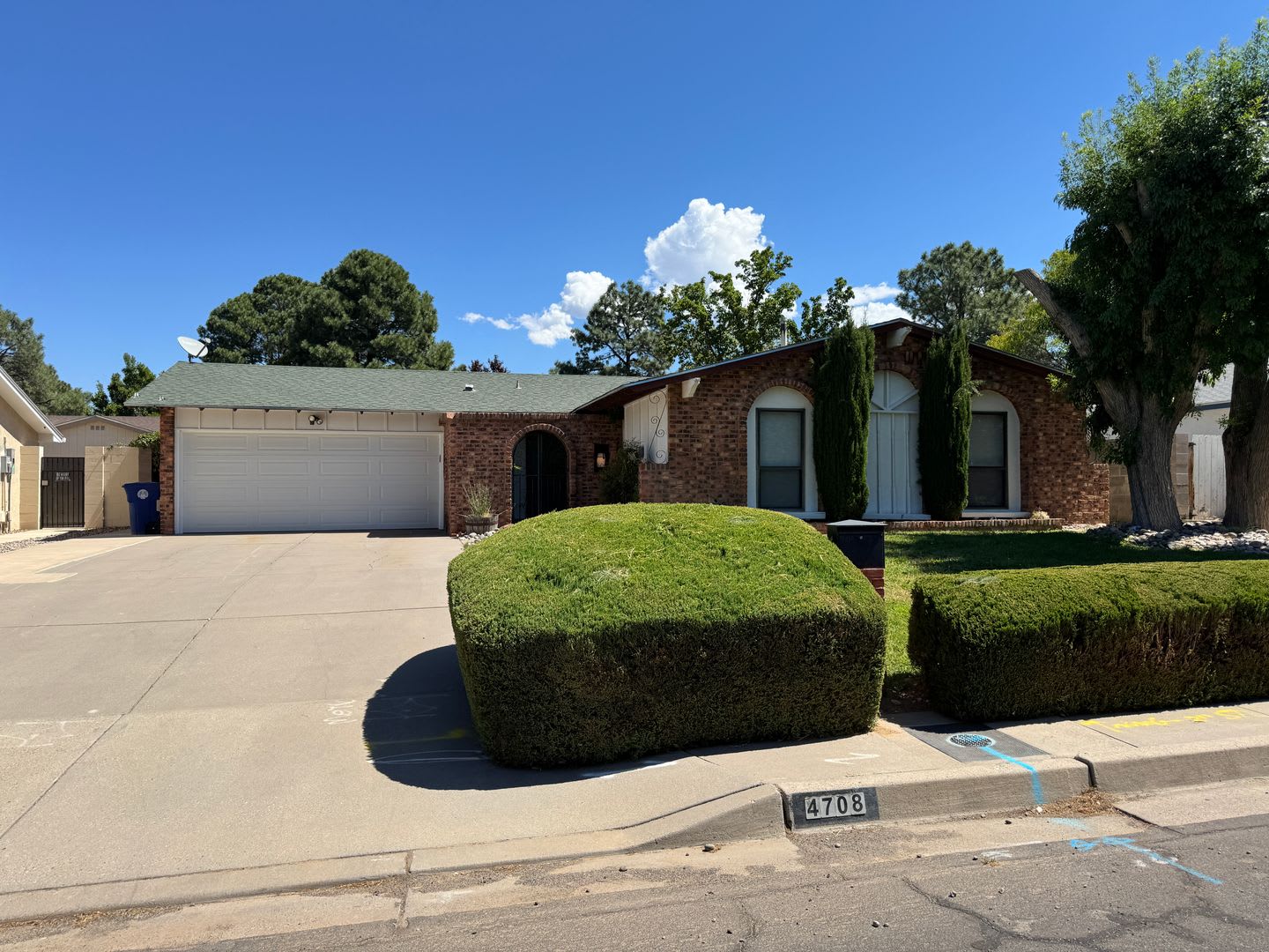 3 Bedroom, 2 Bathroom Home near Osuna & San Pedro – photo 1