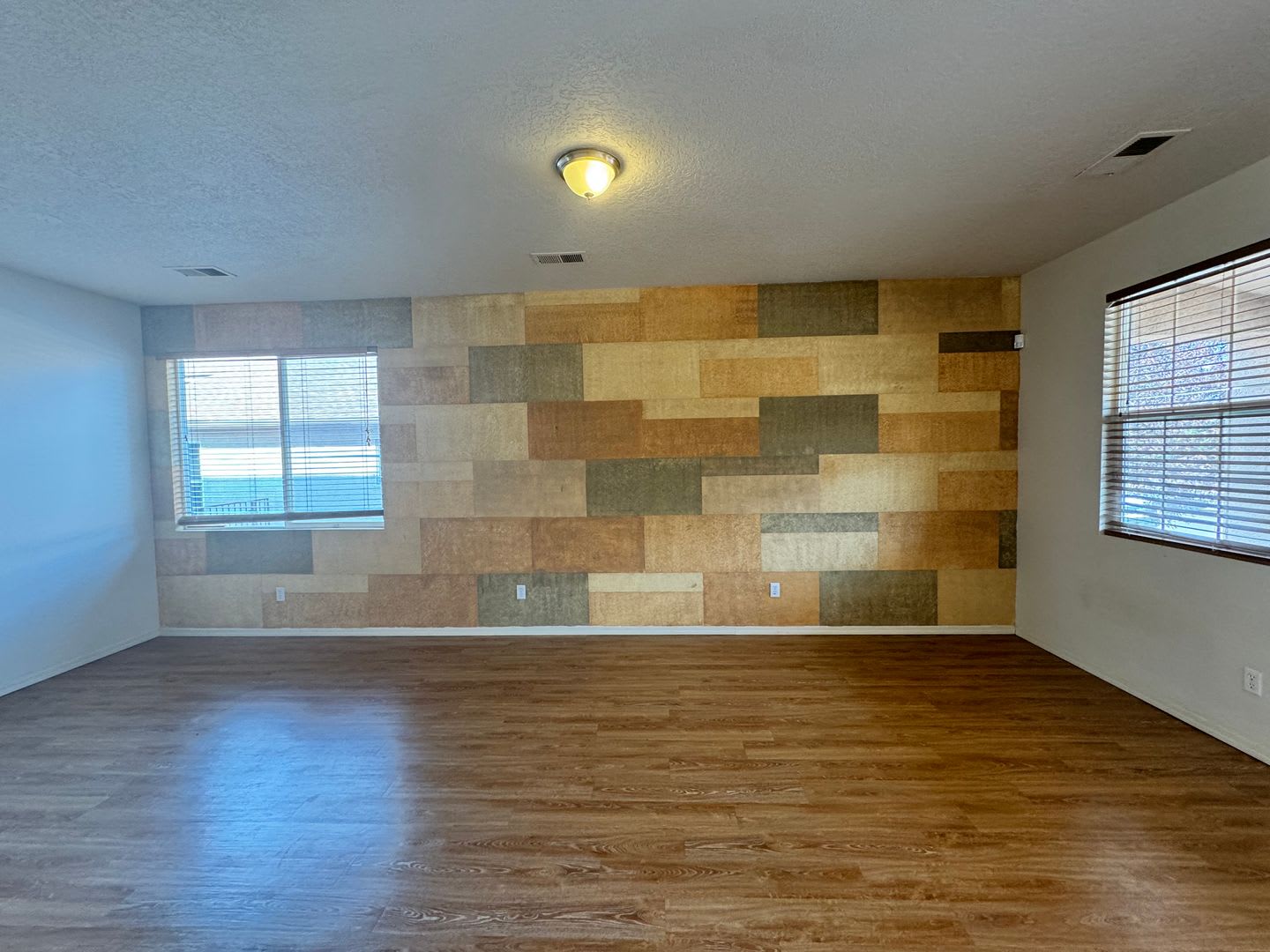 4 bed 2.5 bath home in Huning Ranch – photo 3
