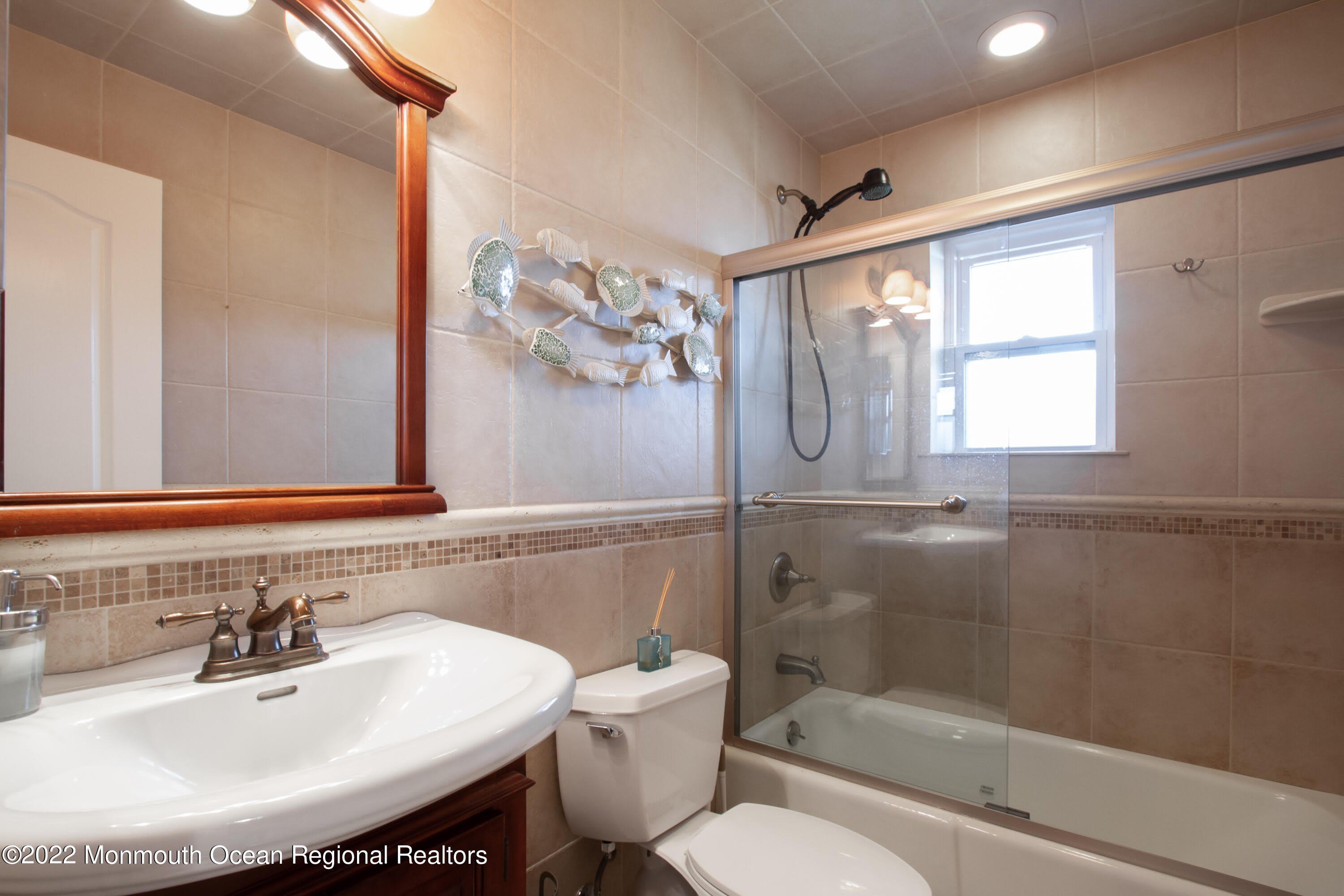 455 Ocean Boulevard – photo 3