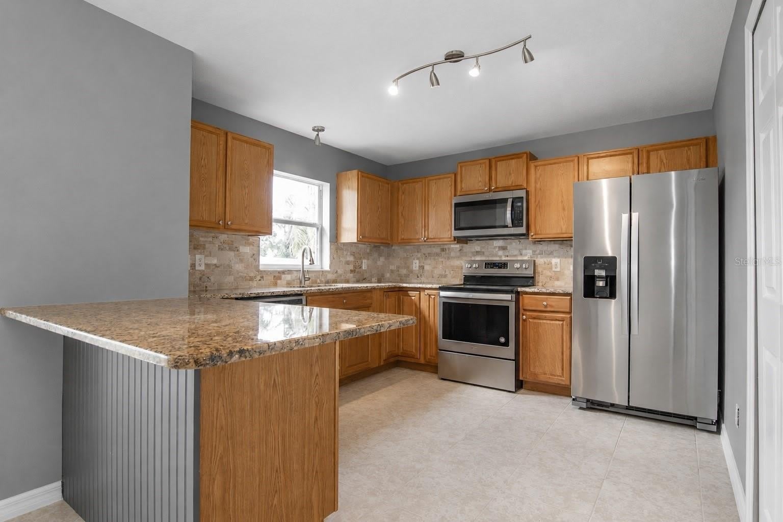 402 BRIDGEWATER Court – photo 2