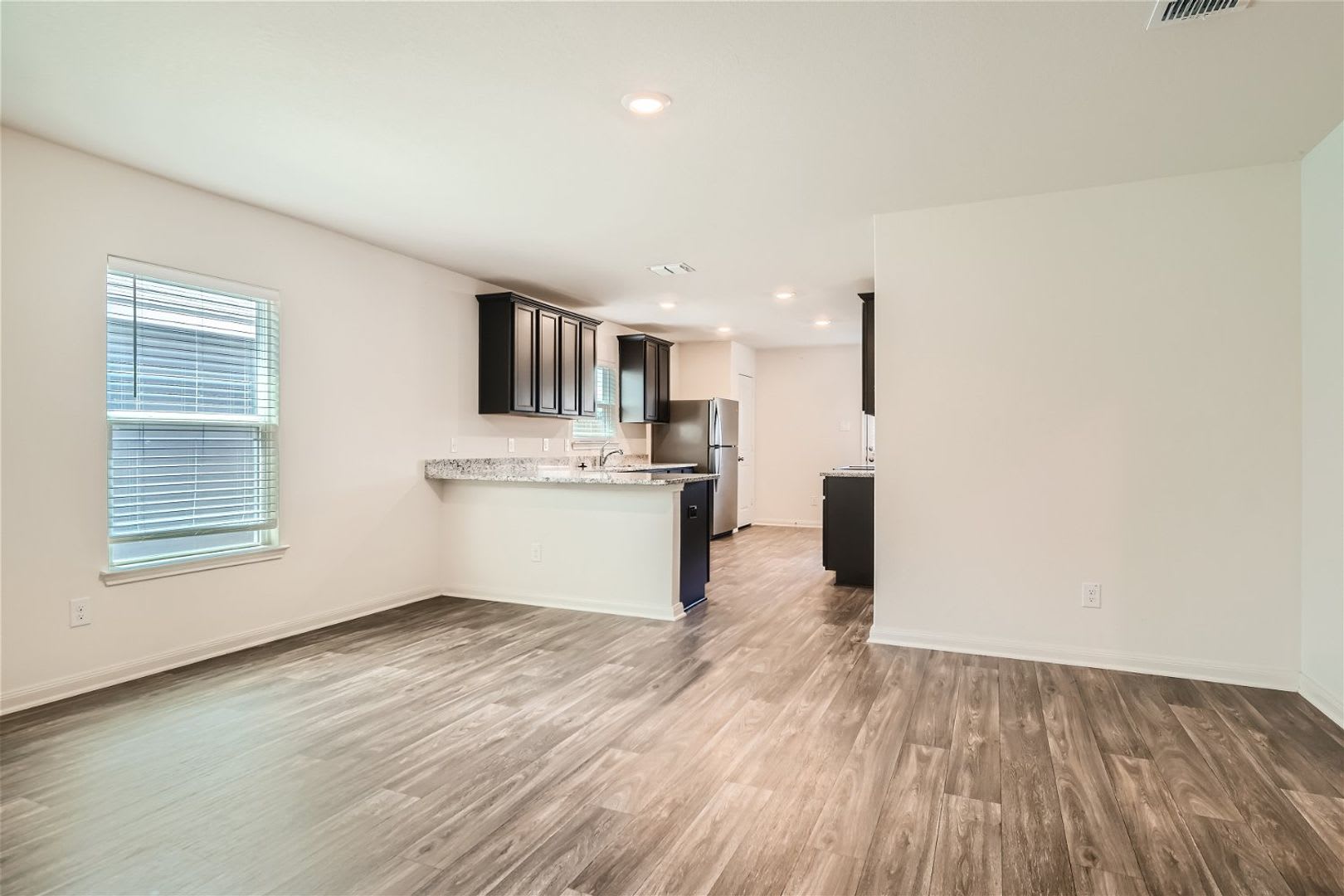 You dont want to miss this one!! 4 bedrooms! – photo 3