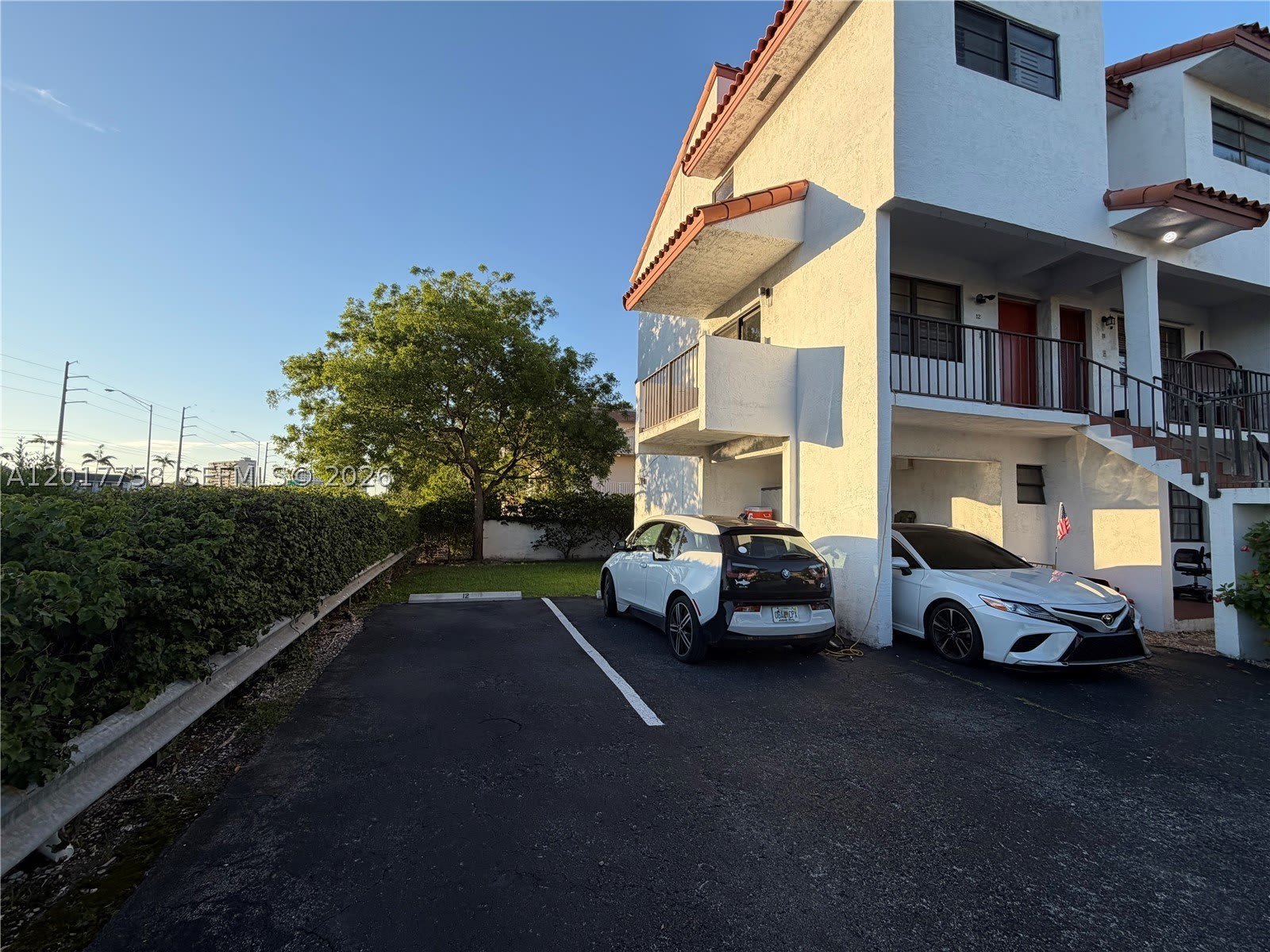 421 Swallow Dr – photo 4