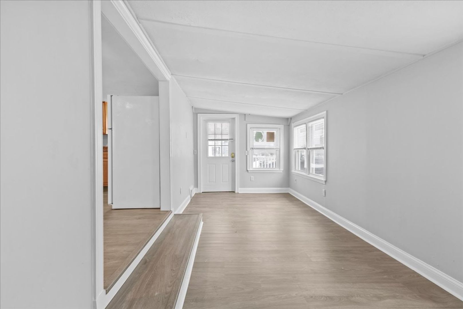 Newly Renovated 3 bedroom home in Burlington – photo 4