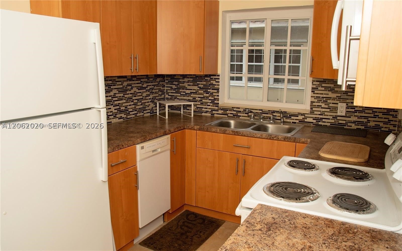 233 Madeira Ave – photo 5