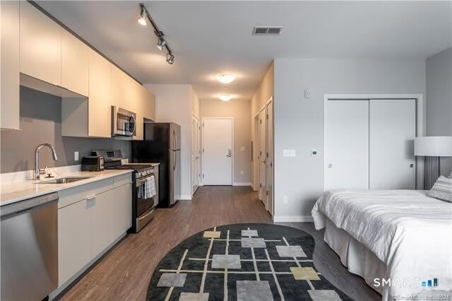 300 Glover Avenue – photo 2