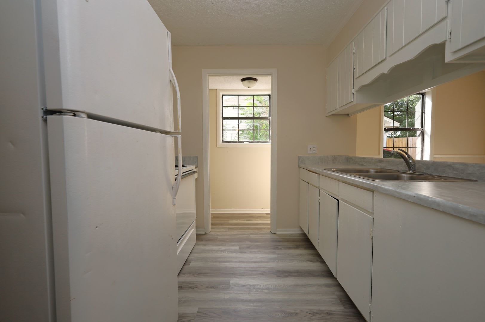 2820 Kirkwood Circle – photo 4