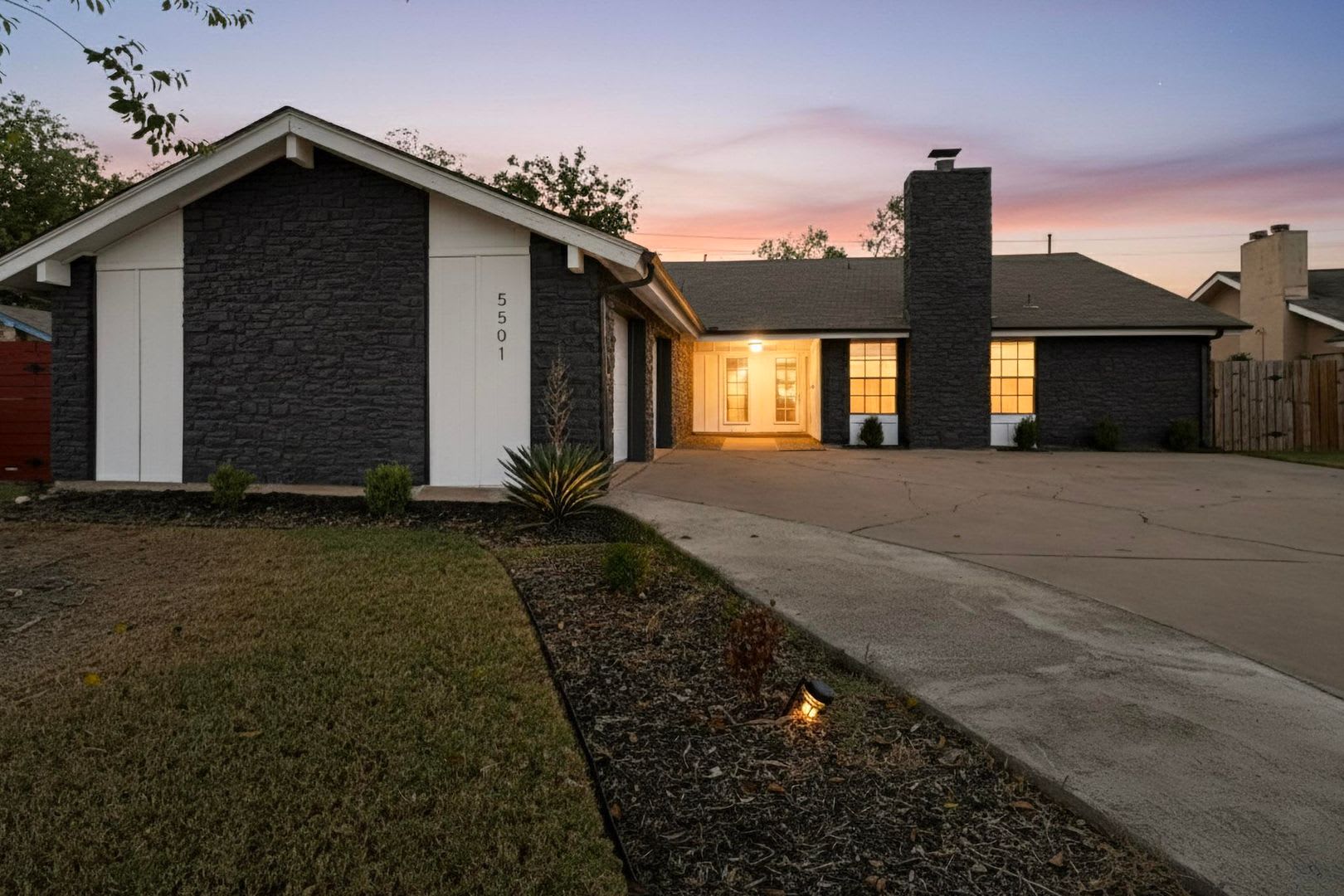 Updated 3 bedroom duplex near Greenbelt! – photo 4