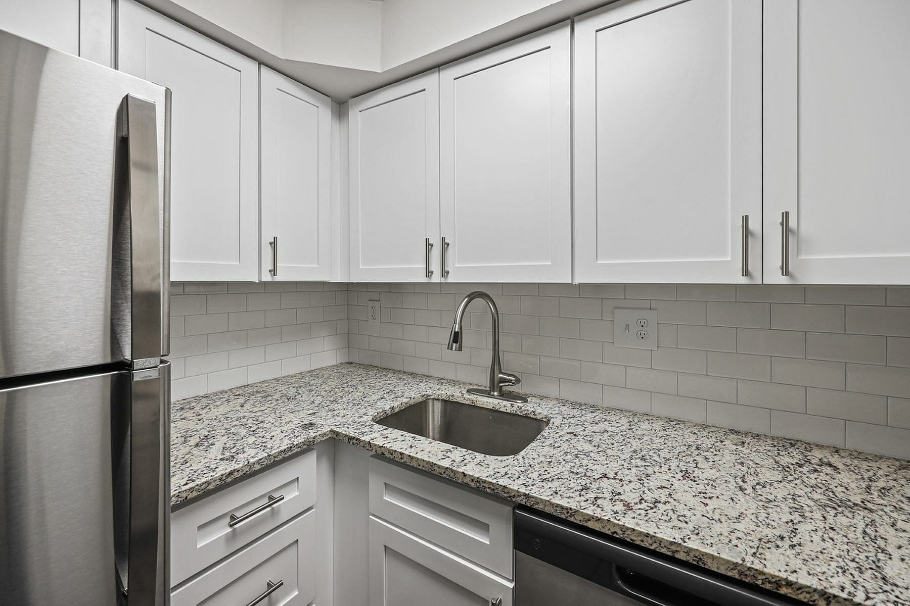 Beacon Pointe Apartments & Townhomes – photo 3