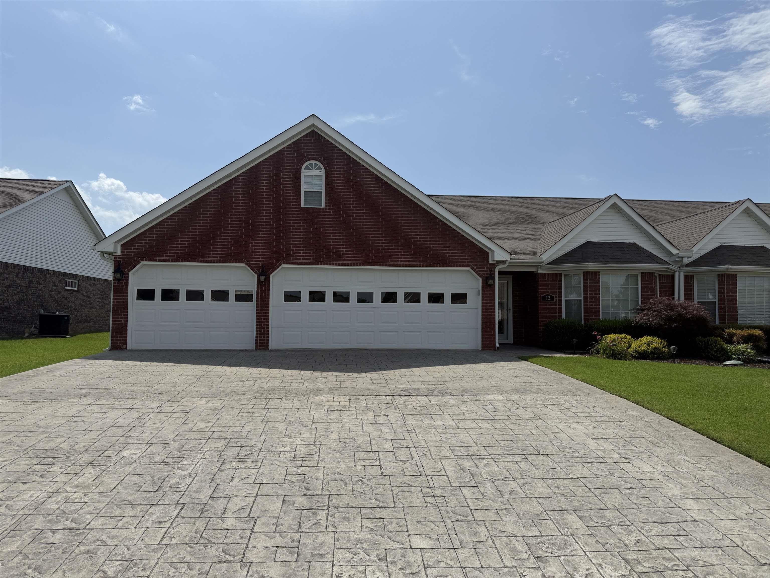 12 Enclave – photo 1