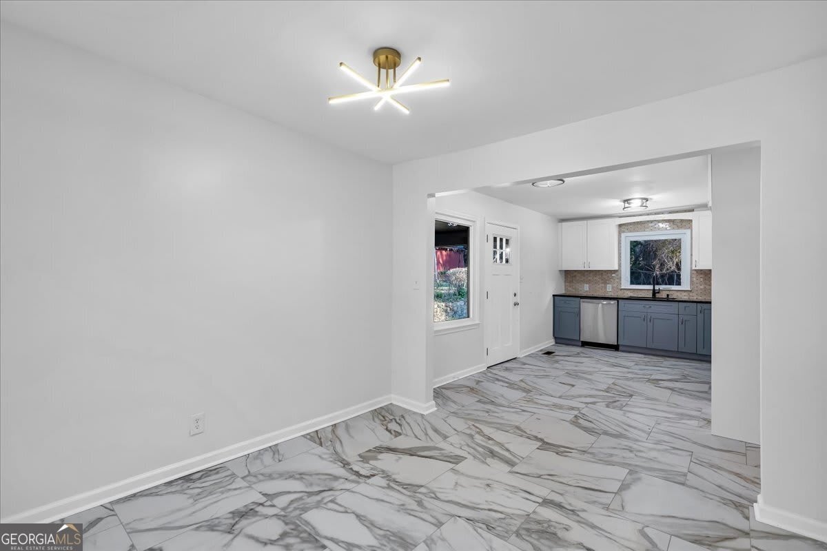 2142 Cloverdale Drive SE – photo 5