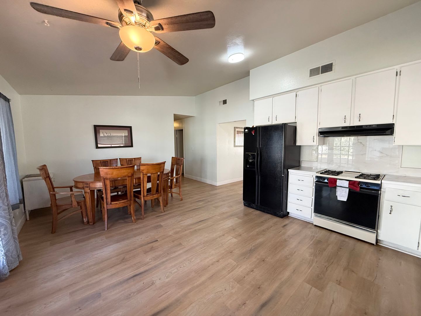 Fully Furnished 4-Bedroom Home in Prime Central Las Vegas Location – photo 5