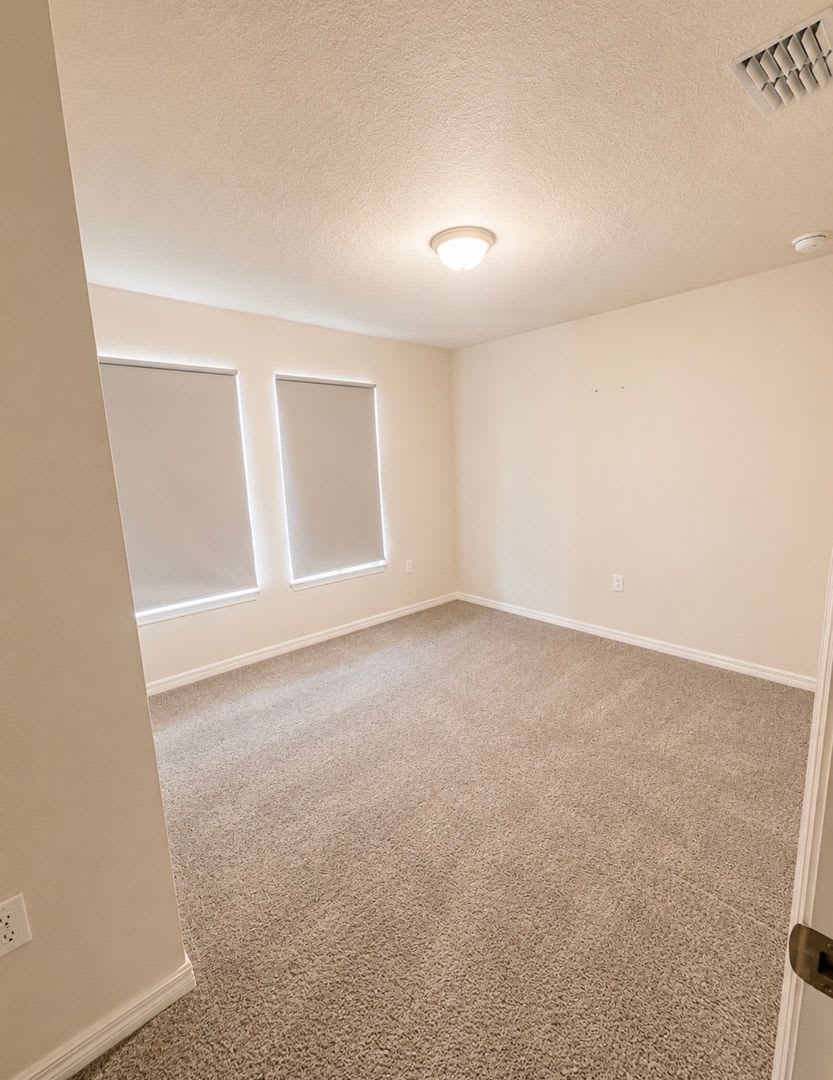 Spacious 4-Bedroom Home for Rent in Palm Bay! – photo 4