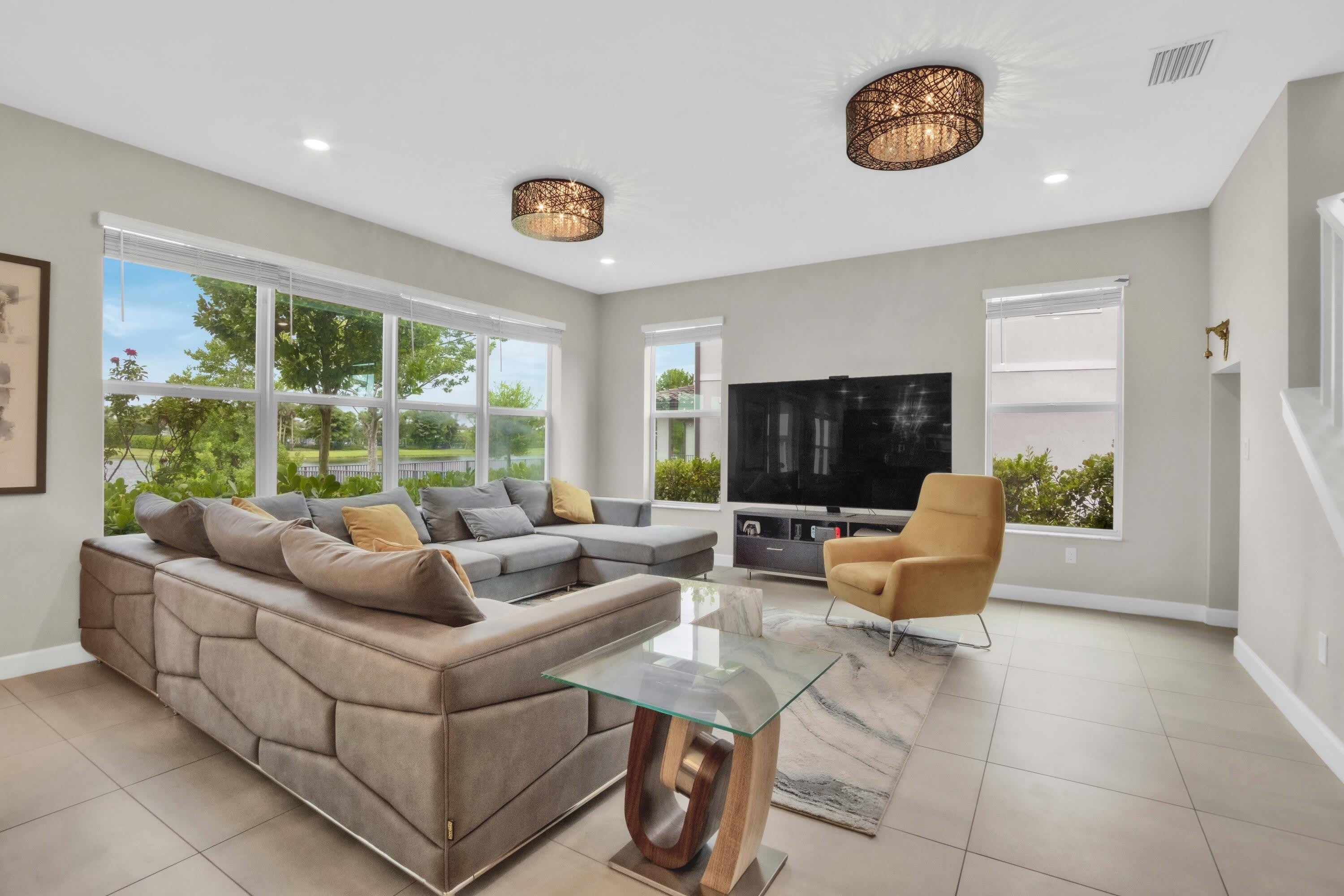 1304 Whitcombe Drive – photo 1