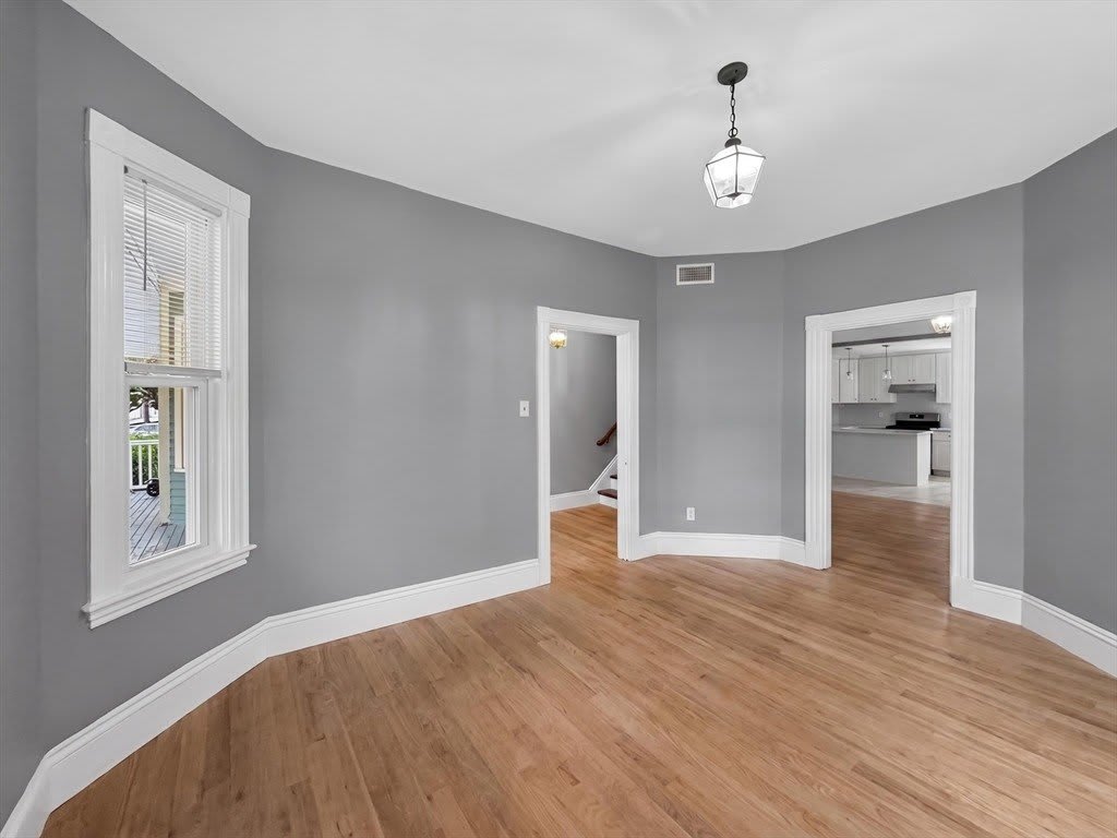 70 Holbrook Ave – photo 3