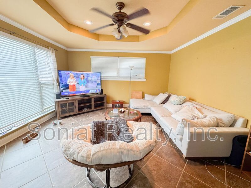 4019 Hamburg St. – photo 2