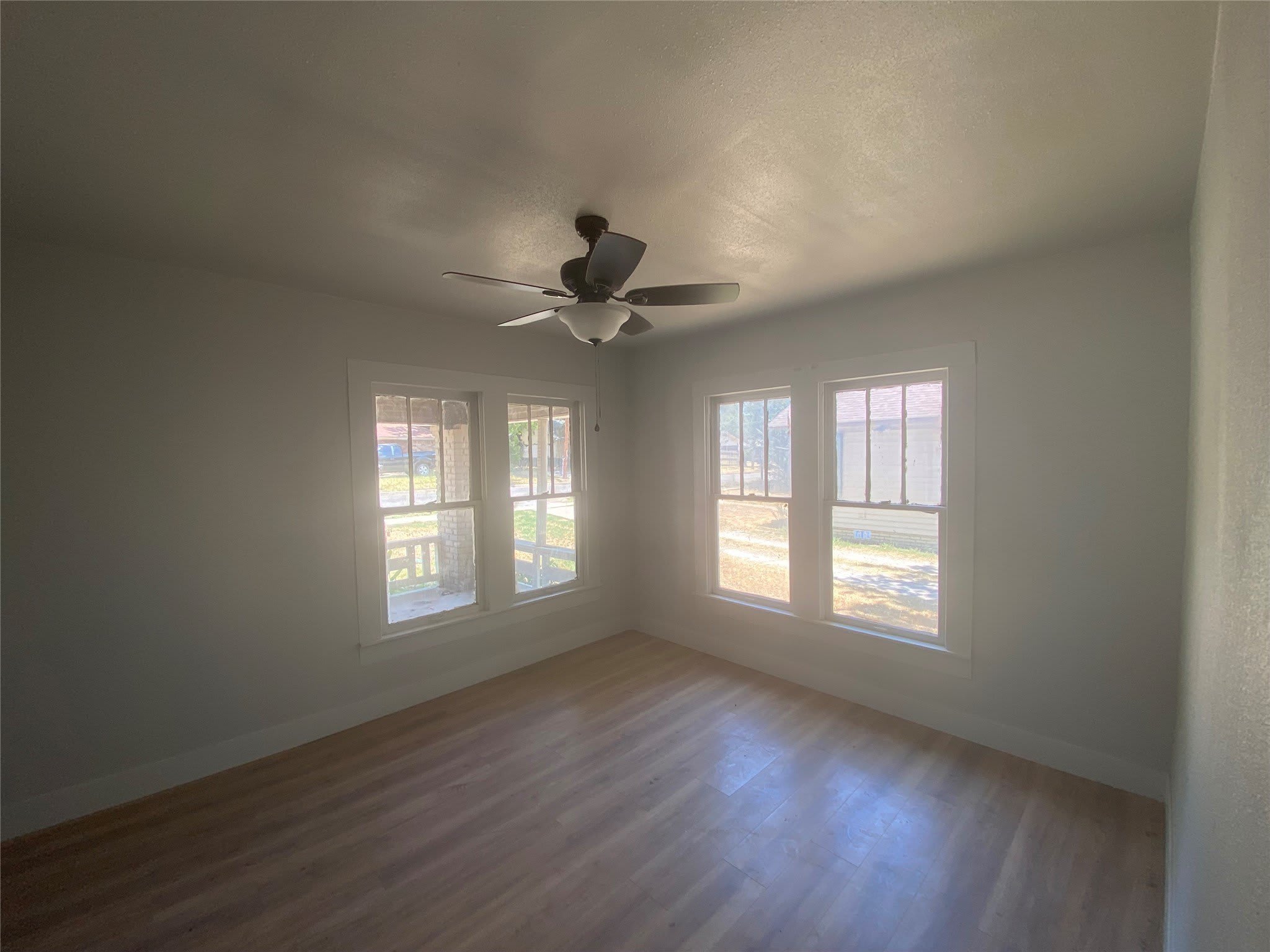 1042 W Tarleton – photo 5
