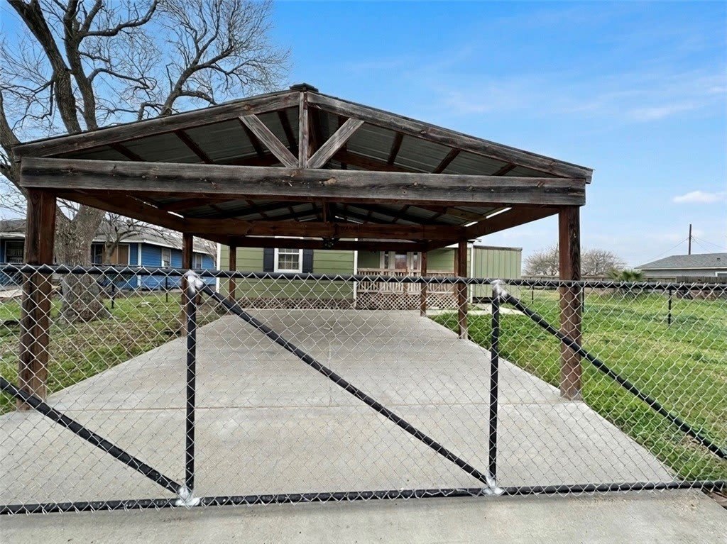 1202 Main Drive – photo 3