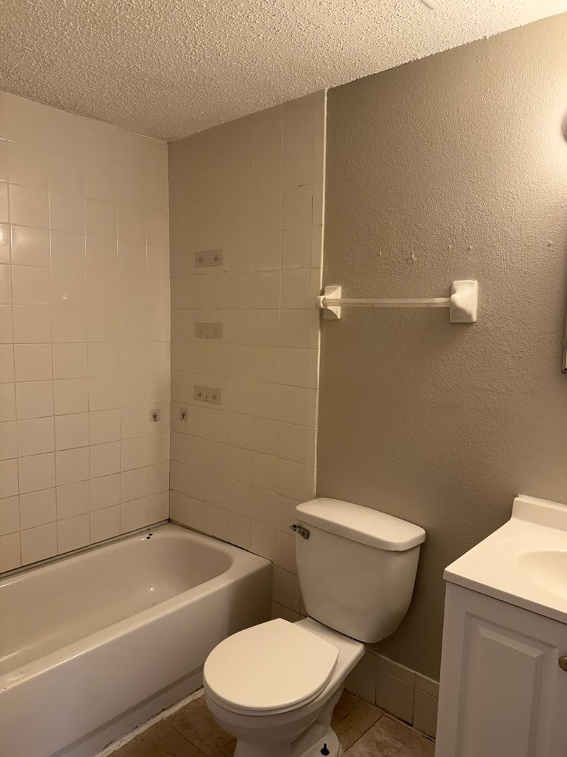 2 bed room 1 bath duplex – photo 4