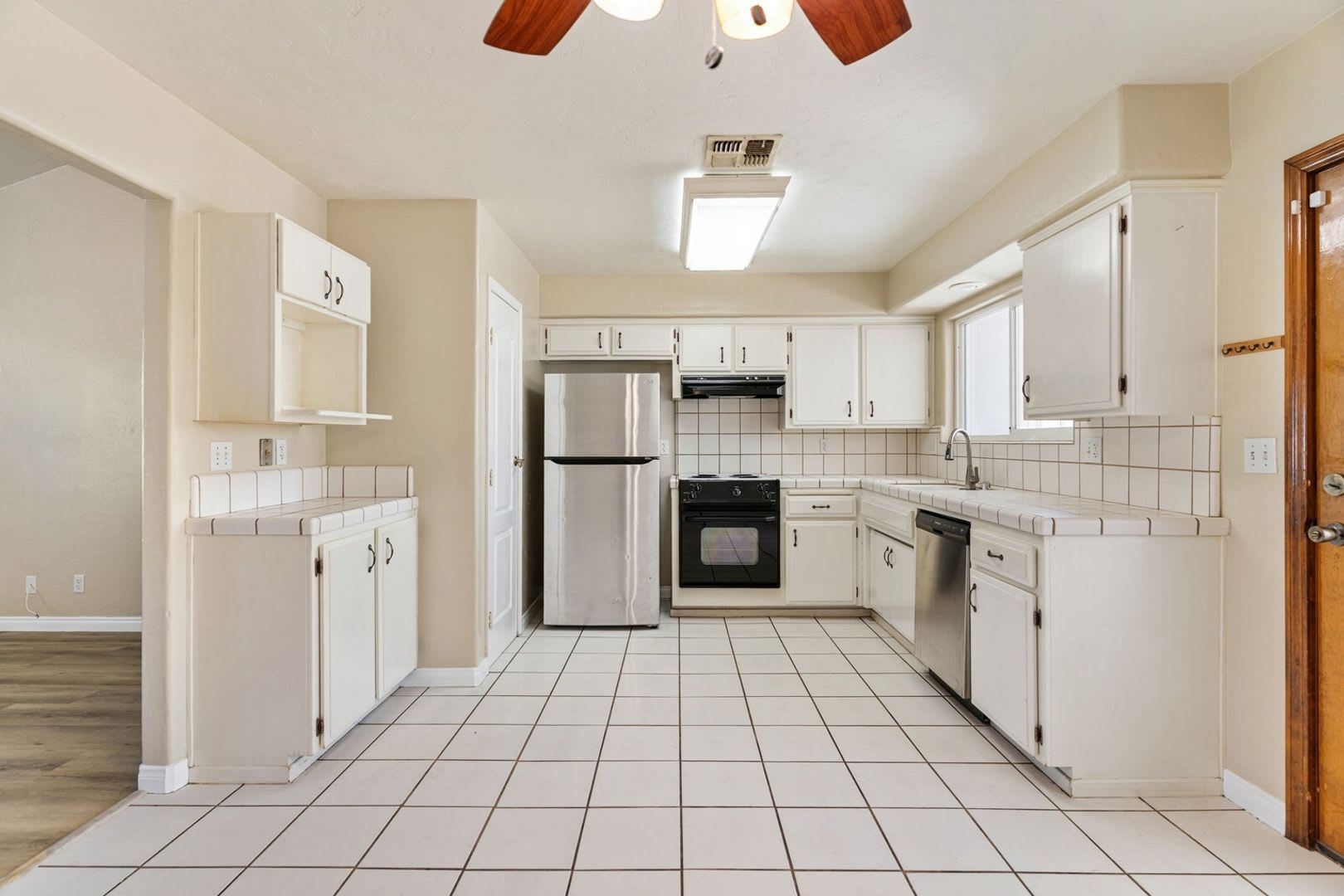 Charming 3BR House in Bakersfield – photo 3