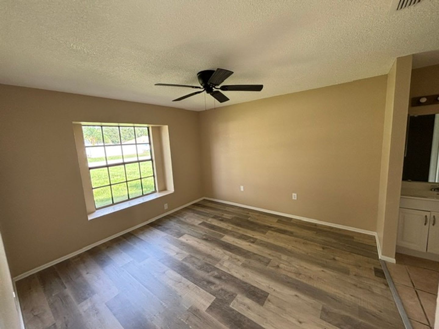 3 Bedroom, 2 Bath, 2 Car Garage Rental – photo 5