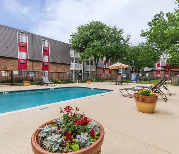 River Bend Apartments – photo 3