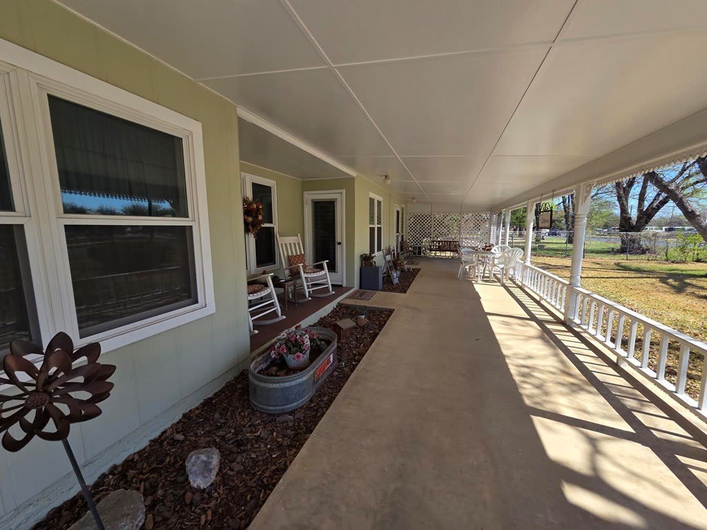 1006 E Highway St – photo 3