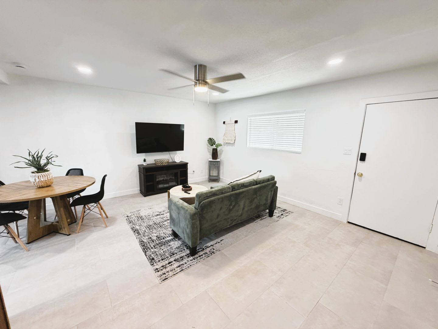 Move In Specials 1 Month Free Remodeled 2 Bed 2 Bath Rental Near Old Town Scottsdale – photo 2