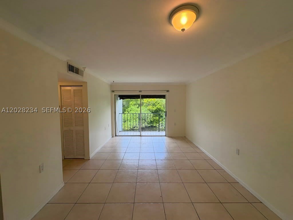 1141 Lake Victoria Dr – photo 2