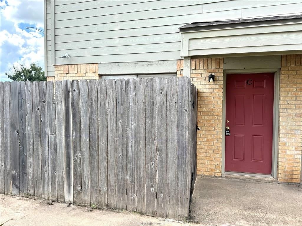 2817 Longmire Drive – photo 2
